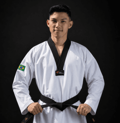 Victor Kazuya, cinturón negro y atleta profesional de Taekwondo